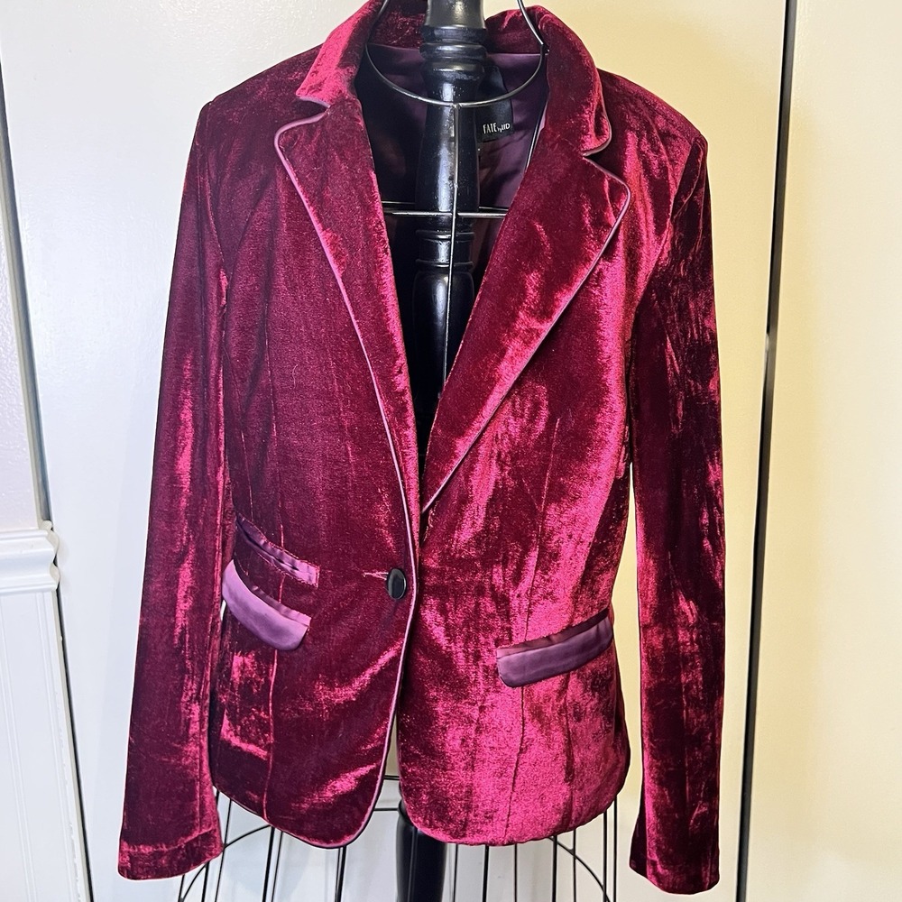 FATE by LFD Burgundy Velvet Blazer Women's Medium Luxe Evening‎ Statement Jacket